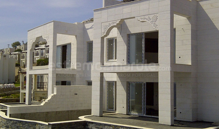 Estremoz White marble cladding